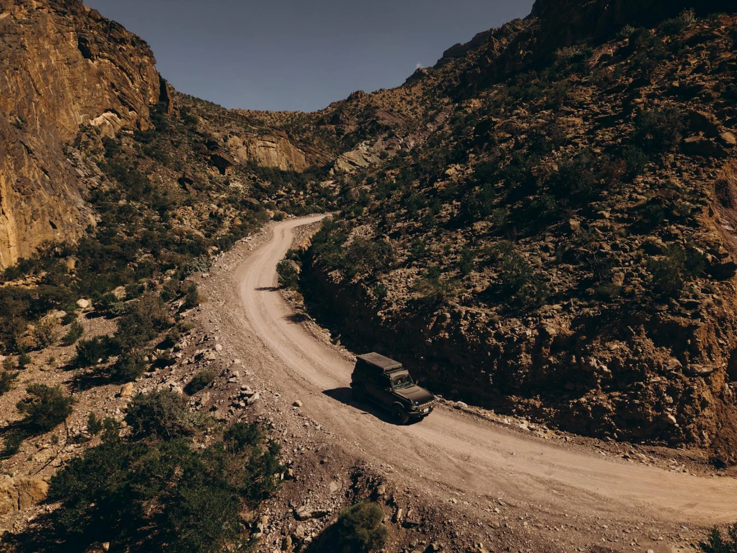 Photo by Eslam Mohammed Abdelmaksoud 4x4 vehicle navigating Oman’s rugged mountain terrain, ideal for adventure travel.