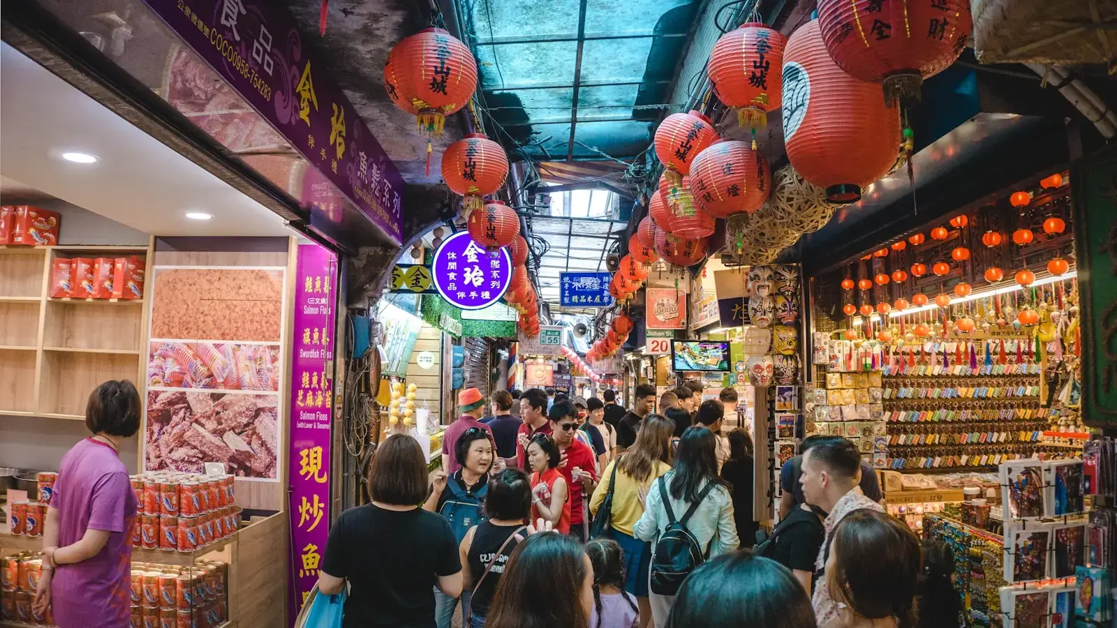 Photo by Y K people on market