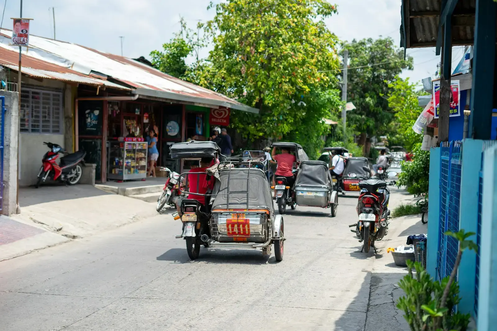 Photo by Anthony Young gray and black tricycle