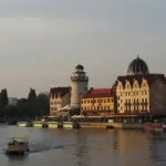 Kaliningrad zaujímavosti na vlastnú päsť A boat traveling down a river next to tall buildings