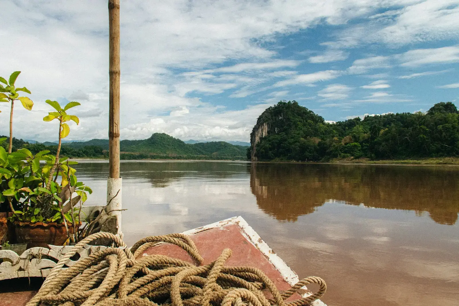 Photo by Jean-Baptiste NORE a boat that is sitting in the water
