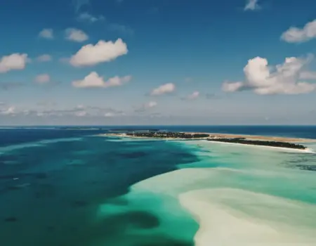 green island surrounding body pf water